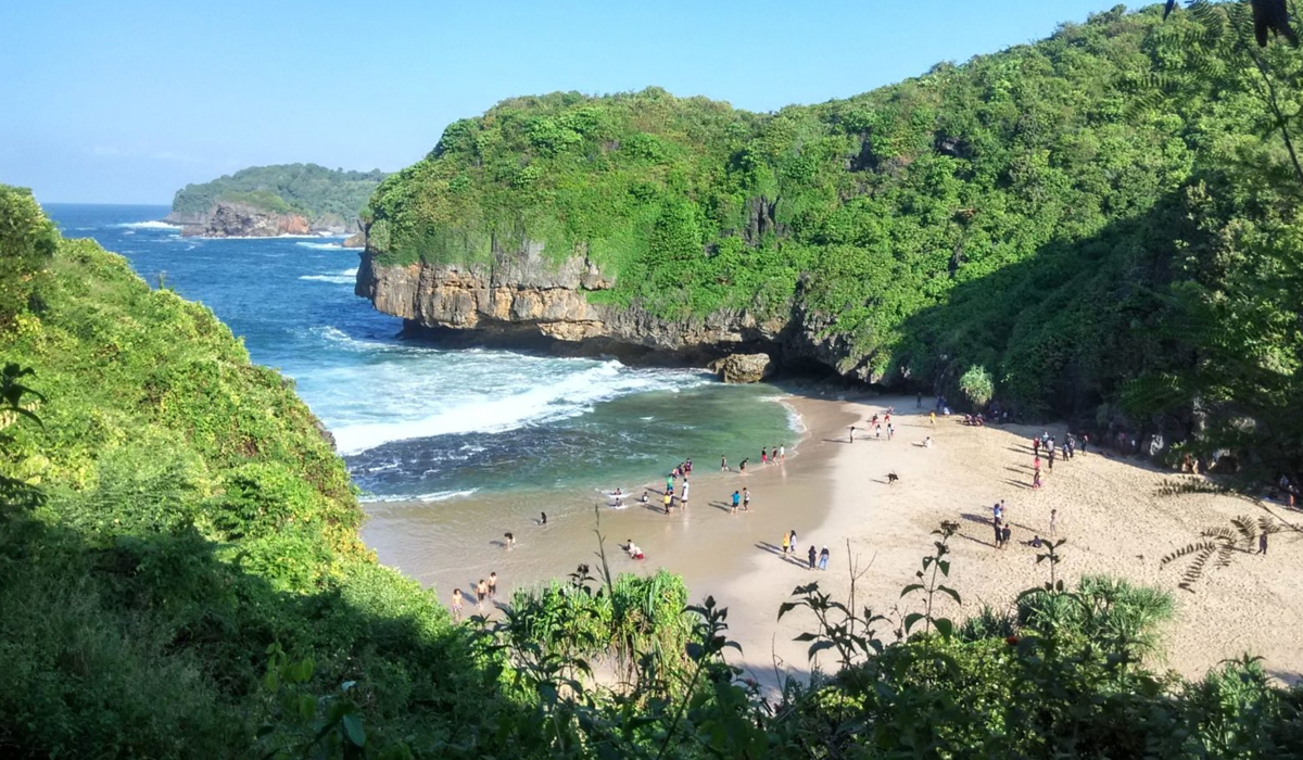 Menikmati Keindahan Pantai Greweng yang Sangat Terkenal dan Sangat Indah
