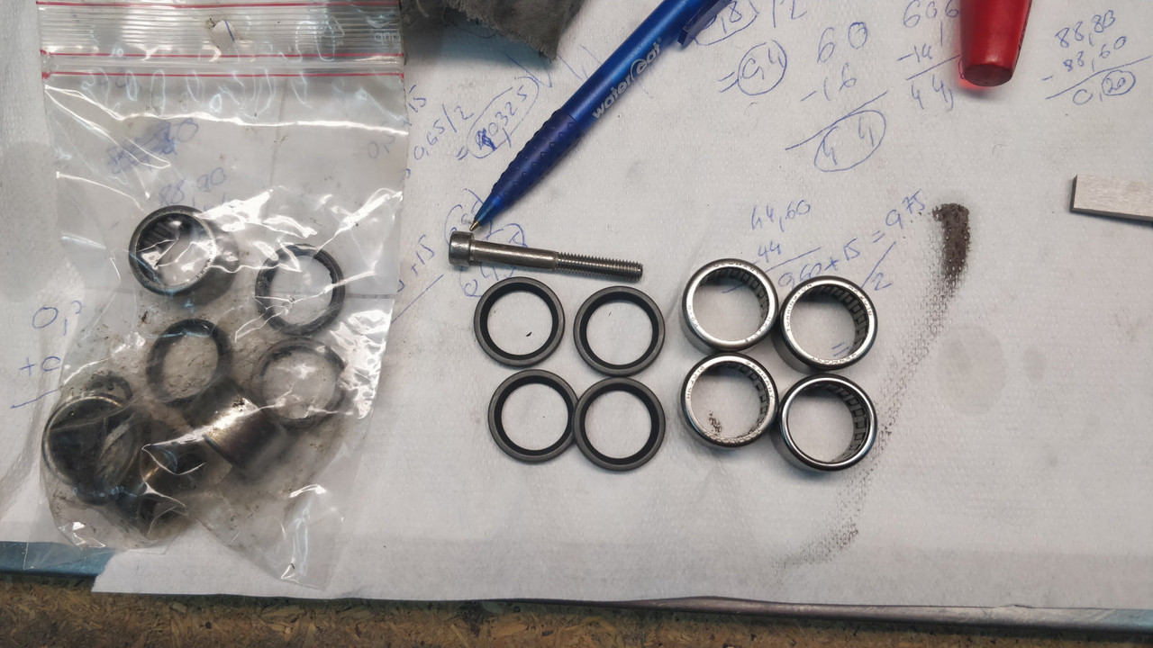 Nouveaux roulement et joints Bras Oscillant (2)