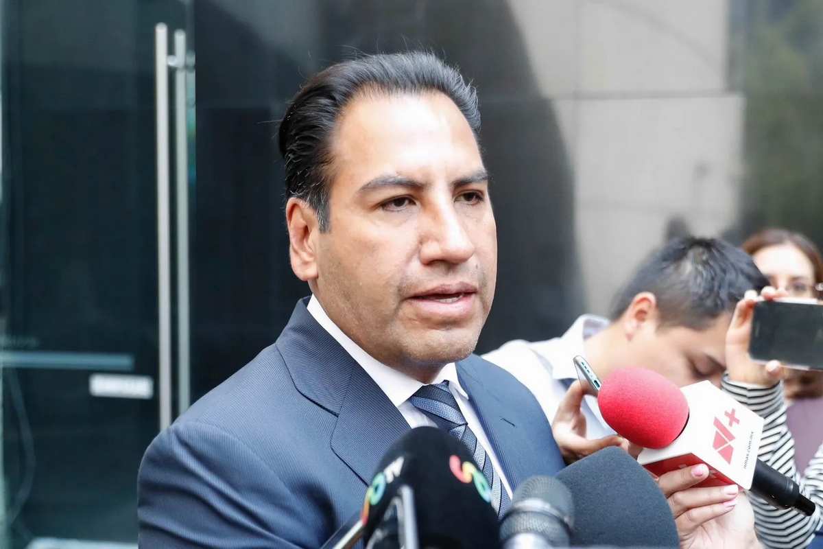 Se reúne Eduardo Ramírez con embajador de EU, Ken Salazar