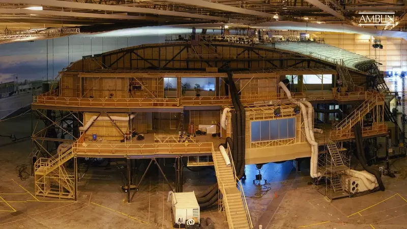 on-the-set-of-the-terminal-2004-behind-the-scenes-v0-aa4sw87187sg1