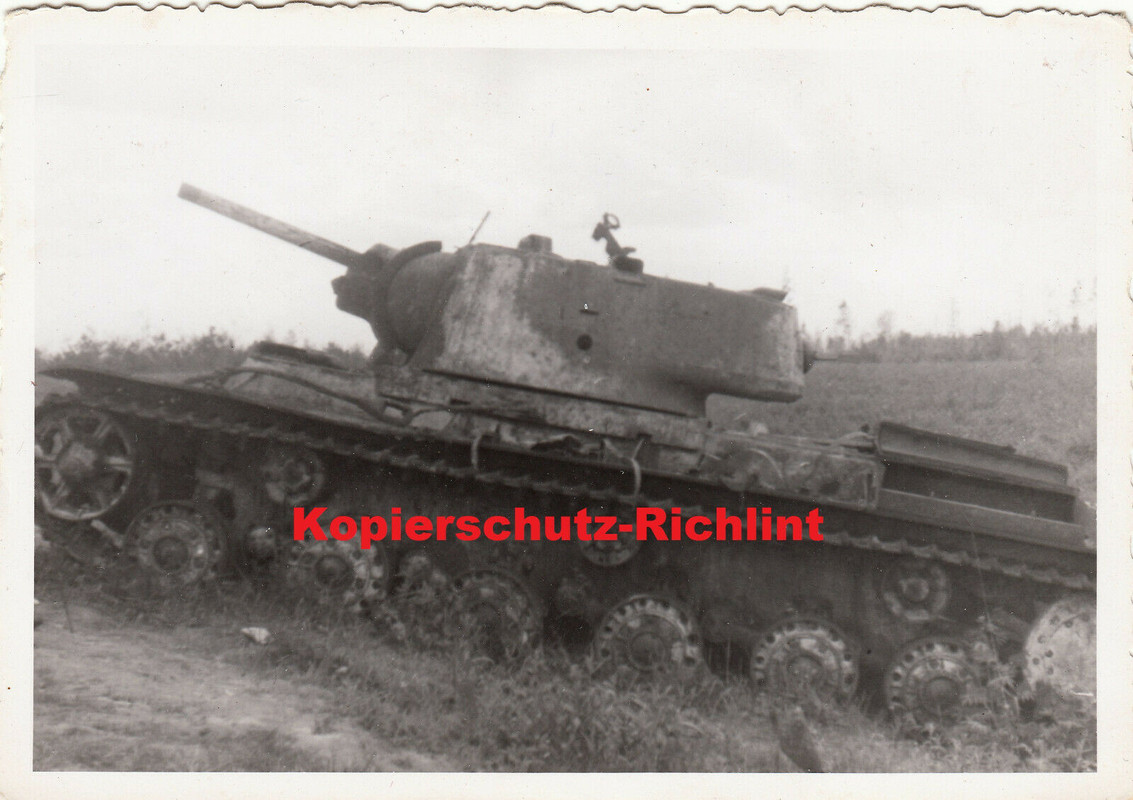 Wehrmacht Rußland schwerer russischer Panzer KW-1 abgeschossen