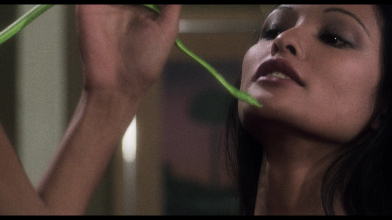 04-Eva-Nera-1976-Remux-Blu-Ray-1080p-AVC-DD-20-m2ts-snapshot-01-34-36-215.jpg