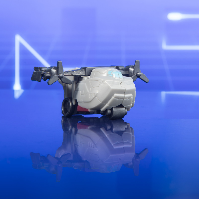 F6711_PROD_TRA_EARTH_SPARK_TACTICON_OWEN_004_Online_2000SQ