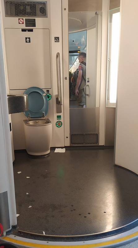 https://i.postimg.cc/3wgMfhD7/S1-WC.jpg