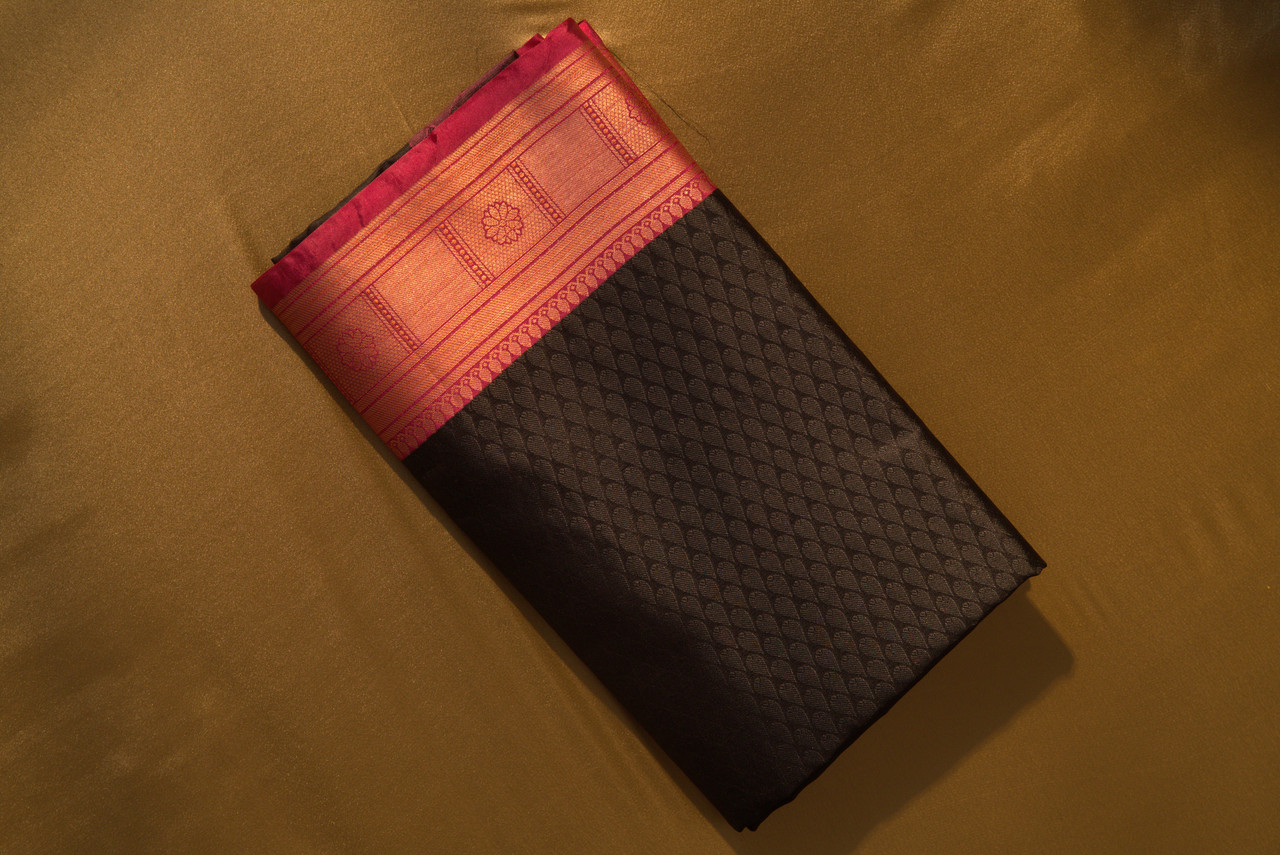Rokea by RK Premium Handloom