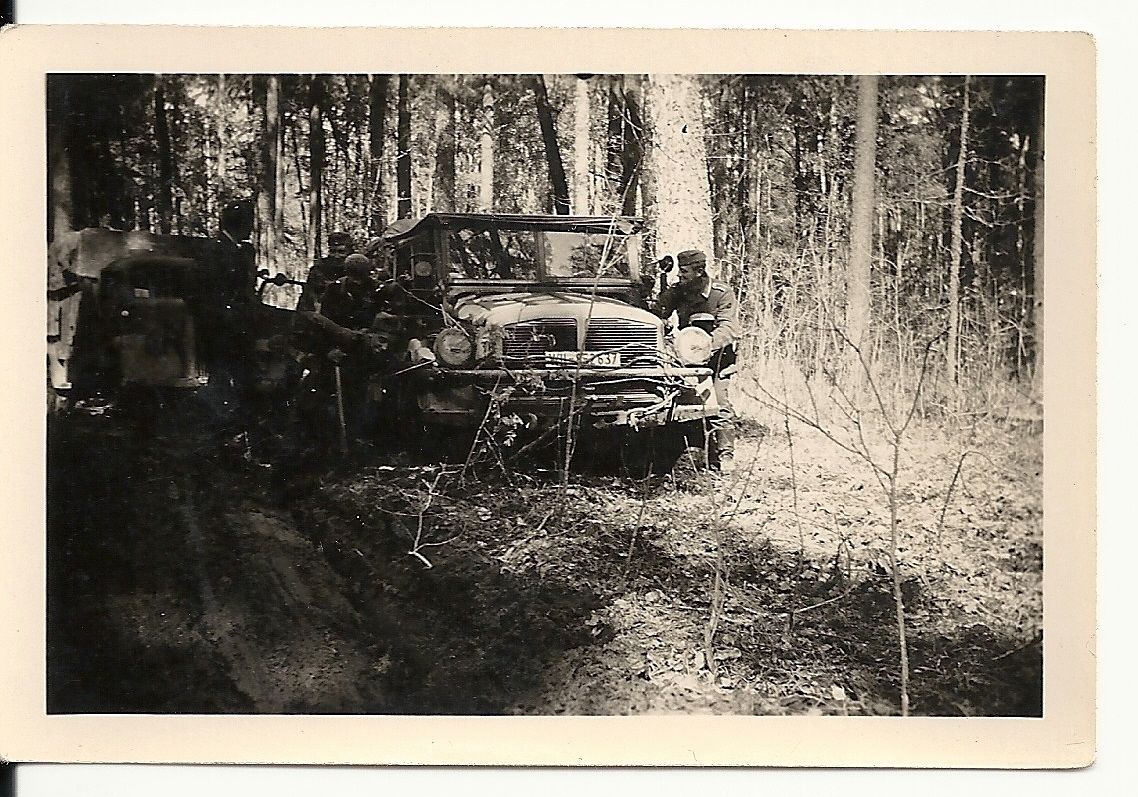Orig.Foto LKW Wehrmacht im Gelände im Schlamm im