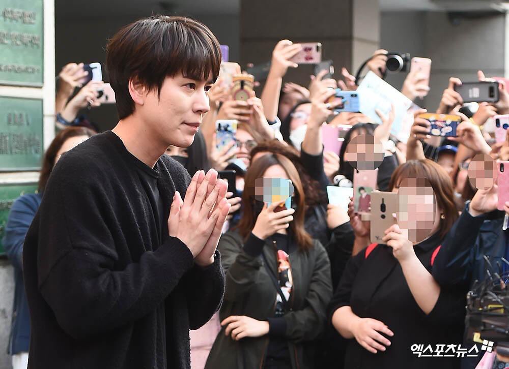 D59MYJMUUAACZFn.jpg large