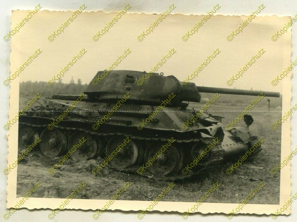 Foto, Wehrmacht, zerstörter Panzer, T-34, Nahaufnahme, Russland,