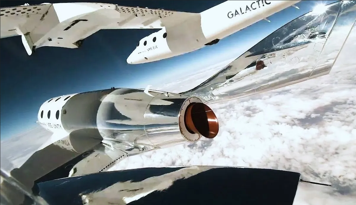 Virgin Galactic completa con éxito su primer vuelo espacial comercial