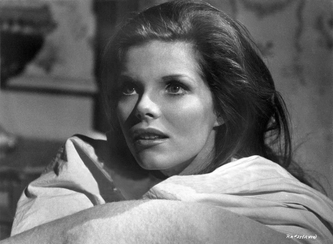 samantha_eggar_b24