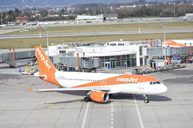 DSC-2421-Airbus-A320-214-G-EZUK-a-Geneve