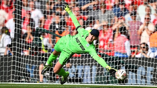 Dean Henderson penyelamatan penalti vs Liverpool