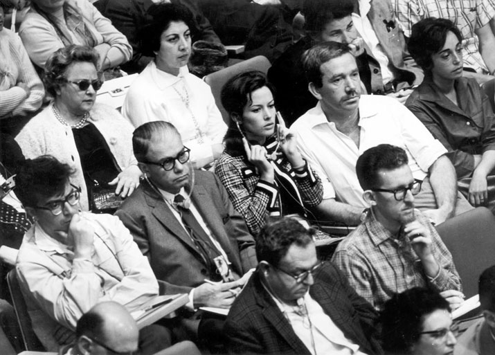 Audiencia en la sala del tribunal en el juicio de Eichmann