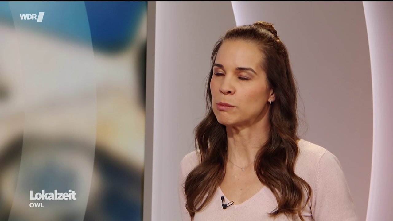 Kristina Sterz WDR Lokalzeit OWL 12 03 2026 112X Caps 46