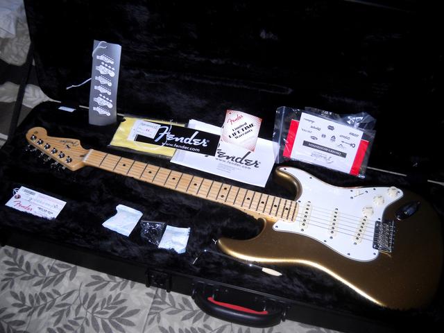 Fender USA Aztek Gold