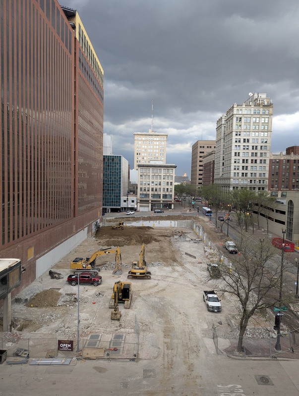 PXL_20250423_223106689