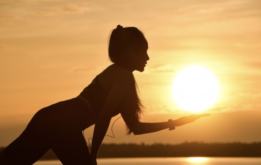 An den Beitrag angehängtes Bild: https://i.postimg.cc/3wyKMYws/woman-practicing-yoga-outdoors-at-sunset.jpg