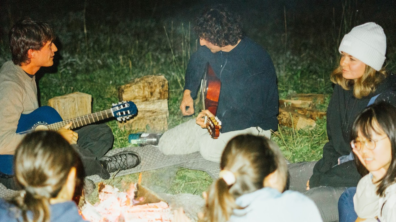 Campo perfetto per un bambino timido – falò friLingue
