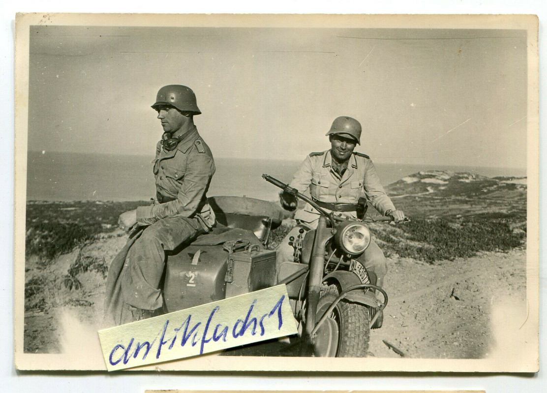 schweres BMW Krad-Gespann der Südfront mit Divisions-Wappan in Afrika