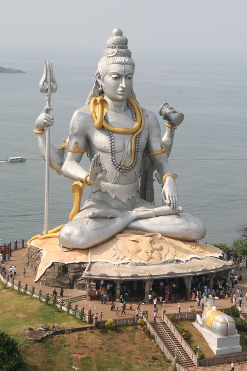 greystatuebhuda.jpg