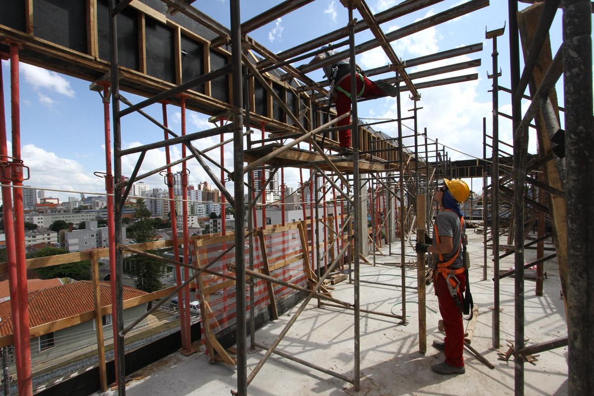 CDCC570F-03B7-477E-999B-C80942A02F52