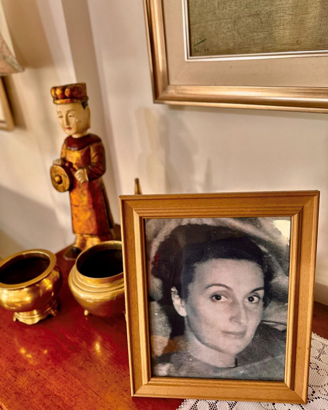 Foto masa muda Oma Celine, nenek Sherena Delon.