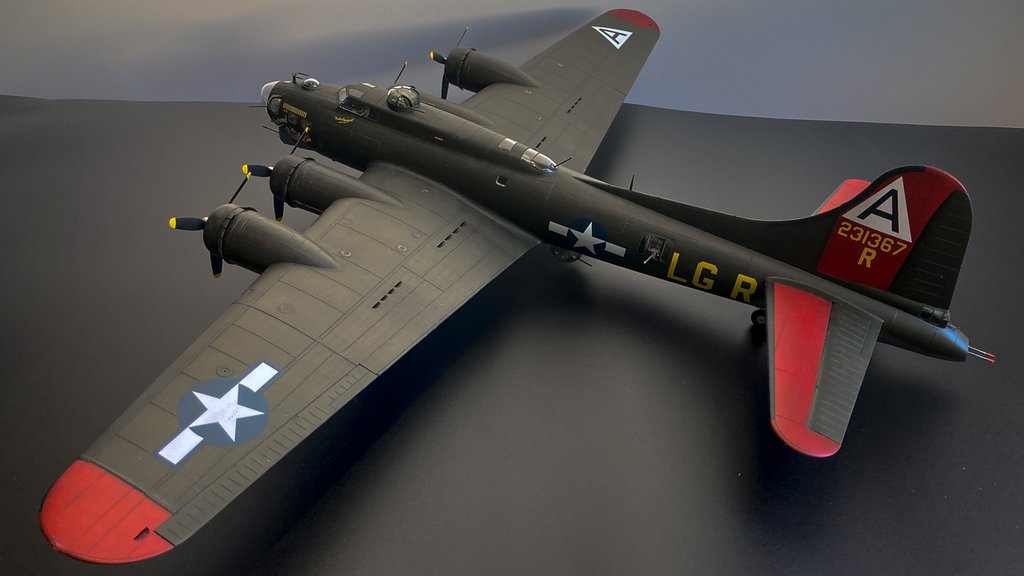 [HK Model] Boeing B-17G Flying Fortress  1/48 IMG-5297