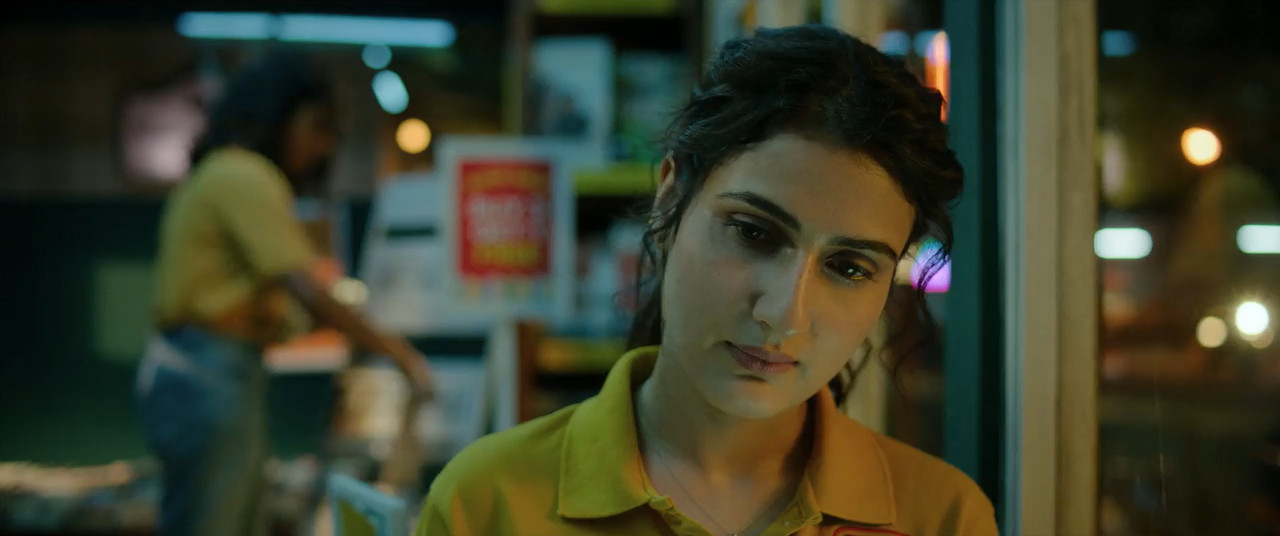 Metro... In Dino 2025 WebRip [Hindi] 480p 720p ESub Screenshot