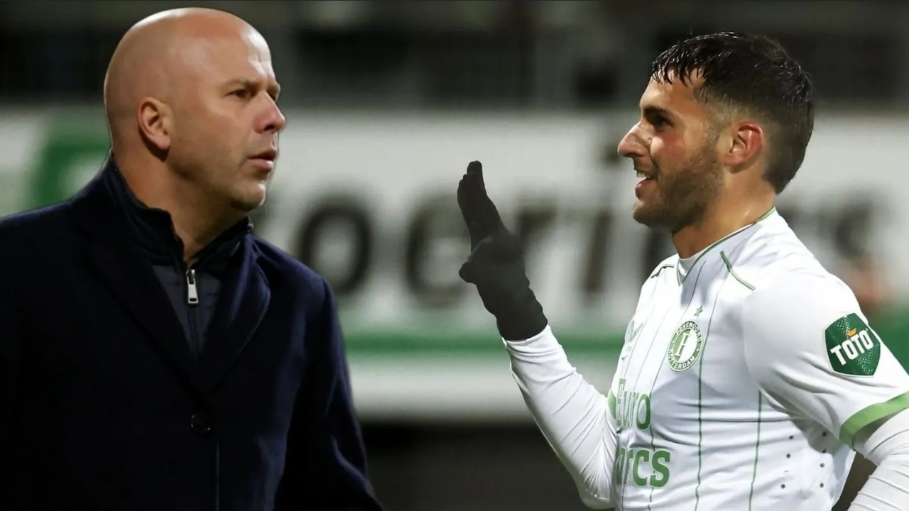 Técnico del Feyenoord recrimina a Santi Giménez en derrota vs Atlético de Madrid