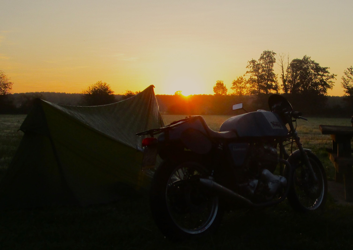 Pictures of your Norton Commandos