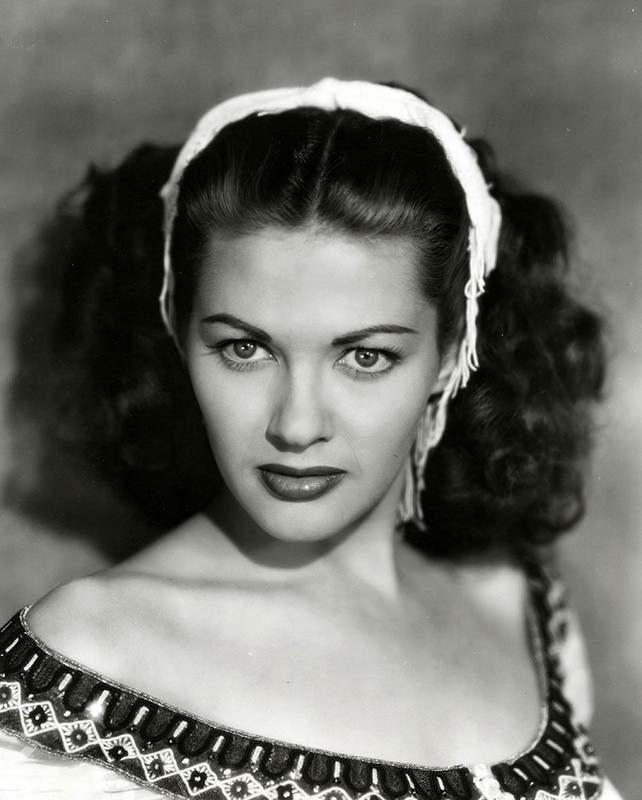 Yvonne_De_Carlo_c81