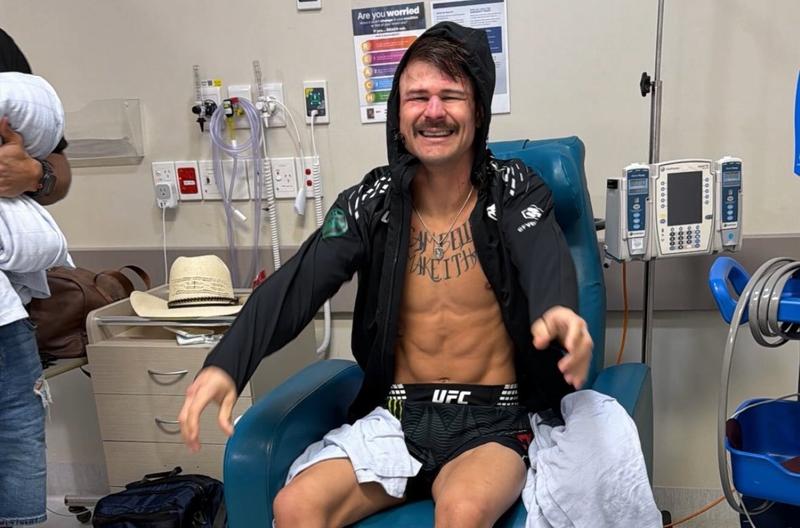 Диего Лопес си счупил и двата крака в битката с Алекс Волкановски