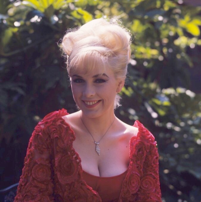 Stella_Stevens_b92