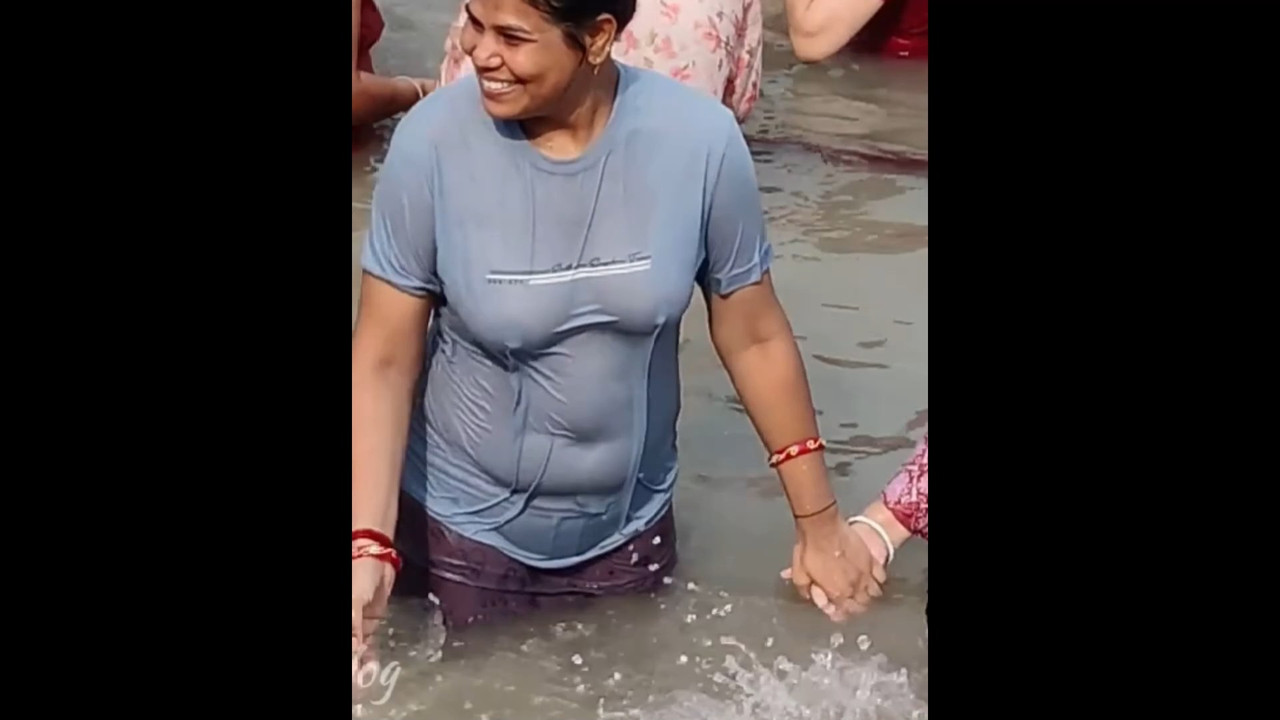 Desi ladies Nipple. navel and boobs while bathing in different costumes.mp4_snapshot_00.07.610