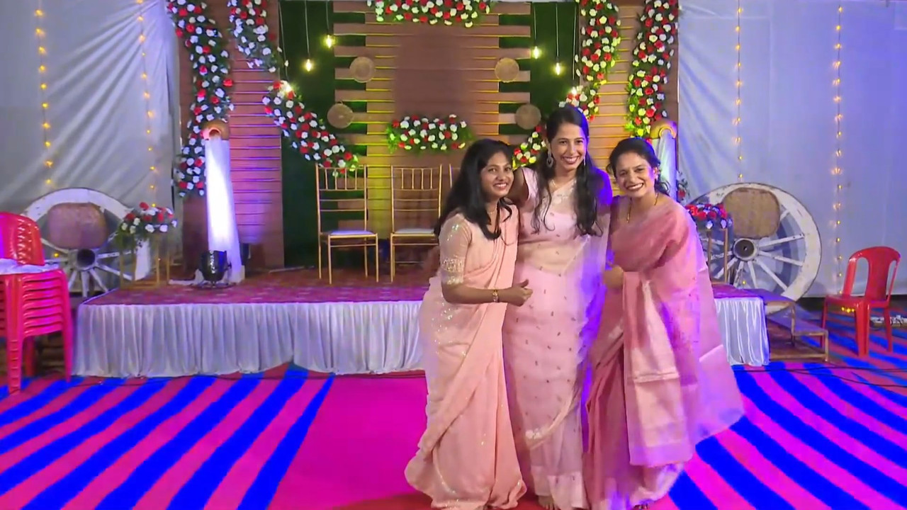 Cute mangalore chubby girl huge boobs and nipple pokie and other lady navel in saree.mp4_snapshot_03