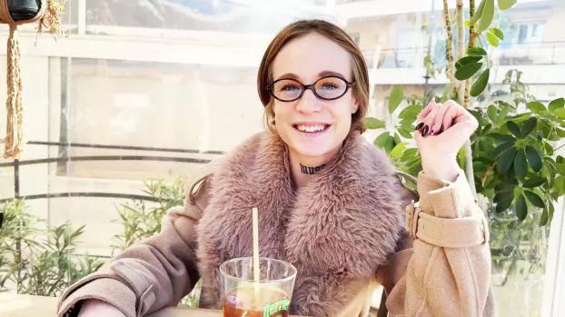 JacquieEtMichelTV - Alma - 24 years old, from Bordeaux!