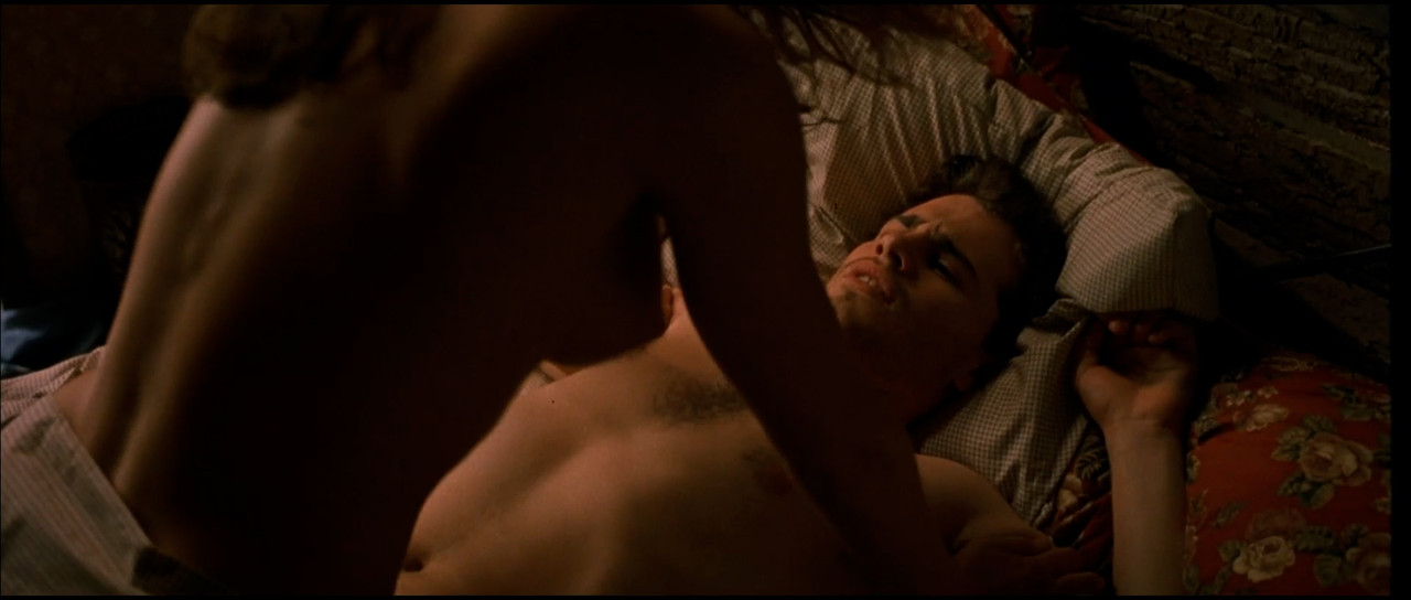 Cerina.Vincent_Cabin.Fever.00_00_32_17.Still012