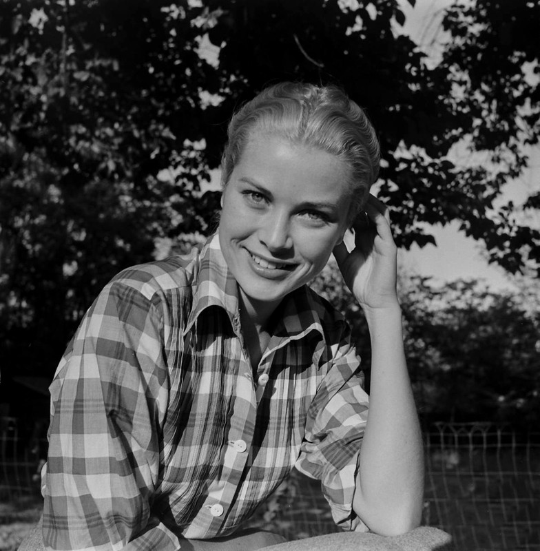 GraceKelly_md08