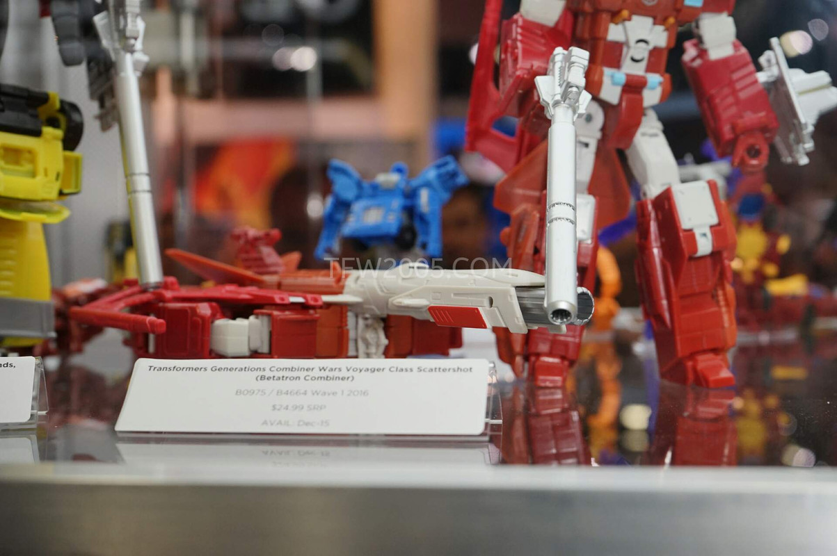 SDCC2015-Hasbro-Case-Transformers-Combiner-Wars-
