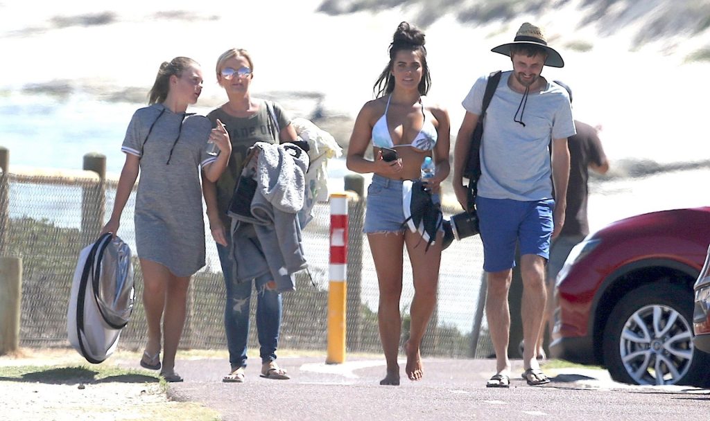 Holly-Young-Upskirt-STARS-com-36