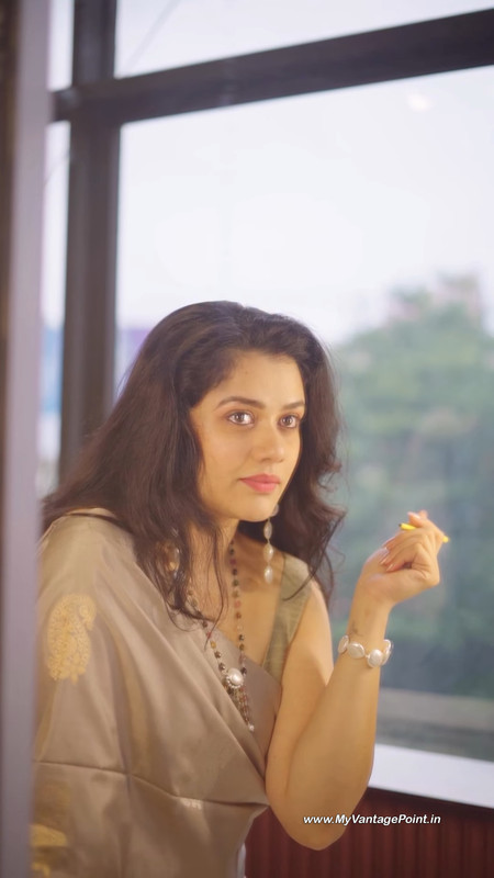 8-Actress-Girija-Oak-Godbole-in-Silk-Saree-for-Jewellery-Ad-Film-My-Vantage-Point