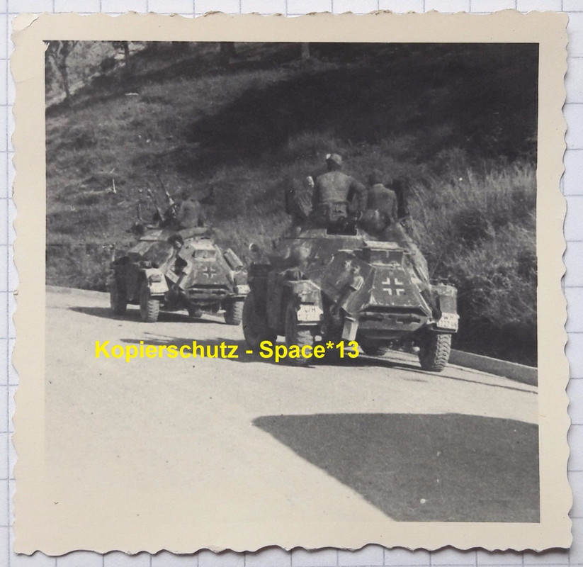 Foto Panzerspähwagen SdKfz 221 mit Balkenkreuz a