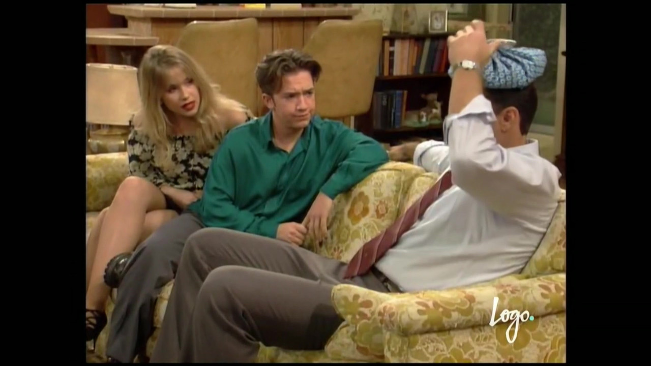 christina-applegate-kelly-bundy-captures-4