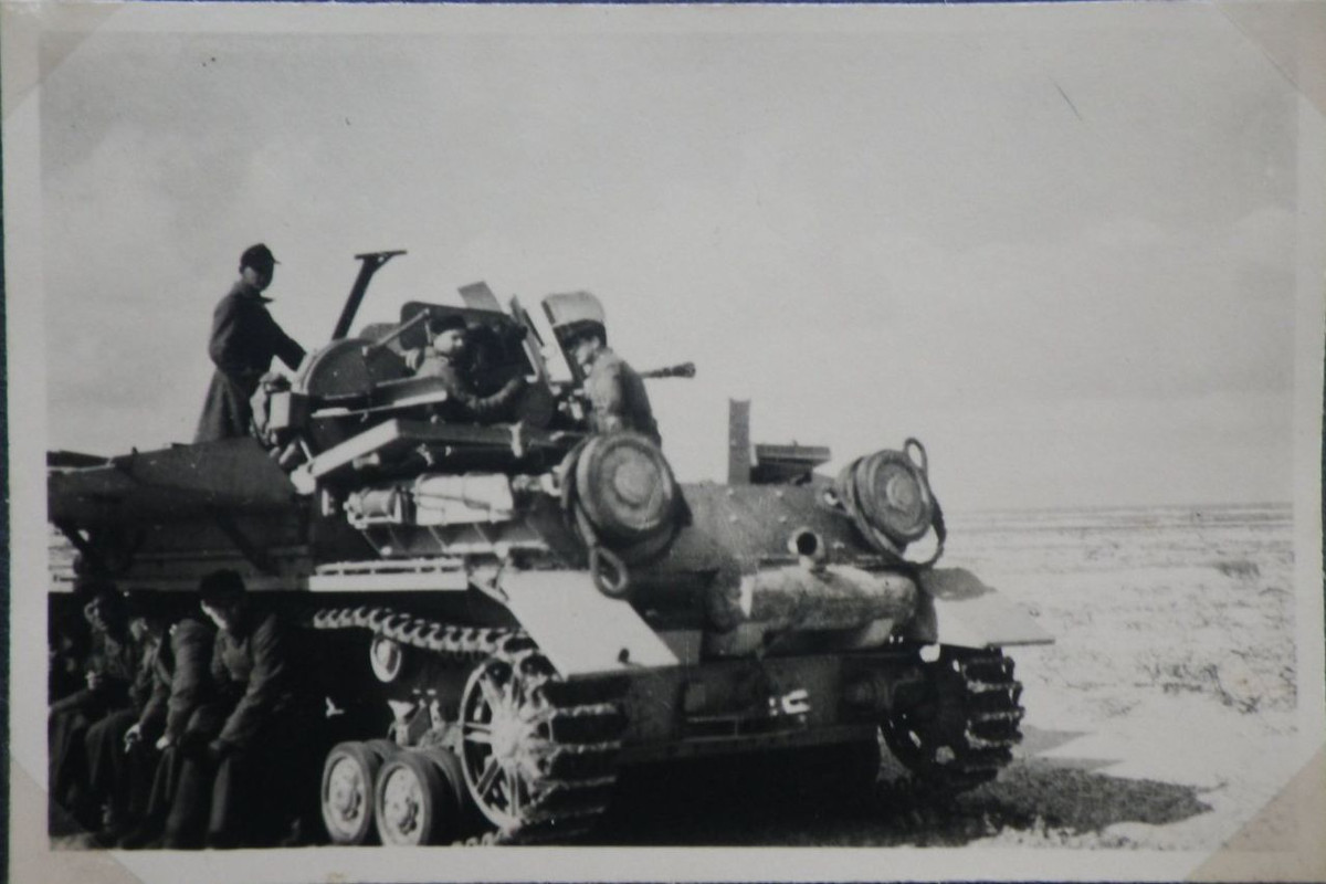 -Fotoalbum 3,7cm Flakpanzer Möbelwagen 8.Pz.R.15