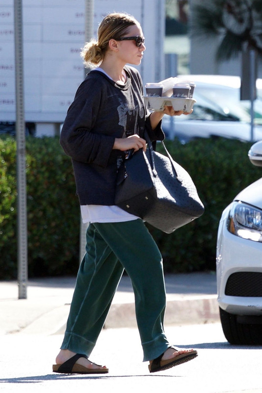 ashley-olsen-out-for-coffee-in-los-angeles-11-03-2018-6