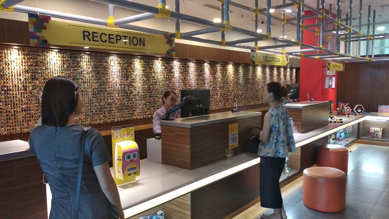 Check-in desk di LEGOLAND Hotel Malaysia 