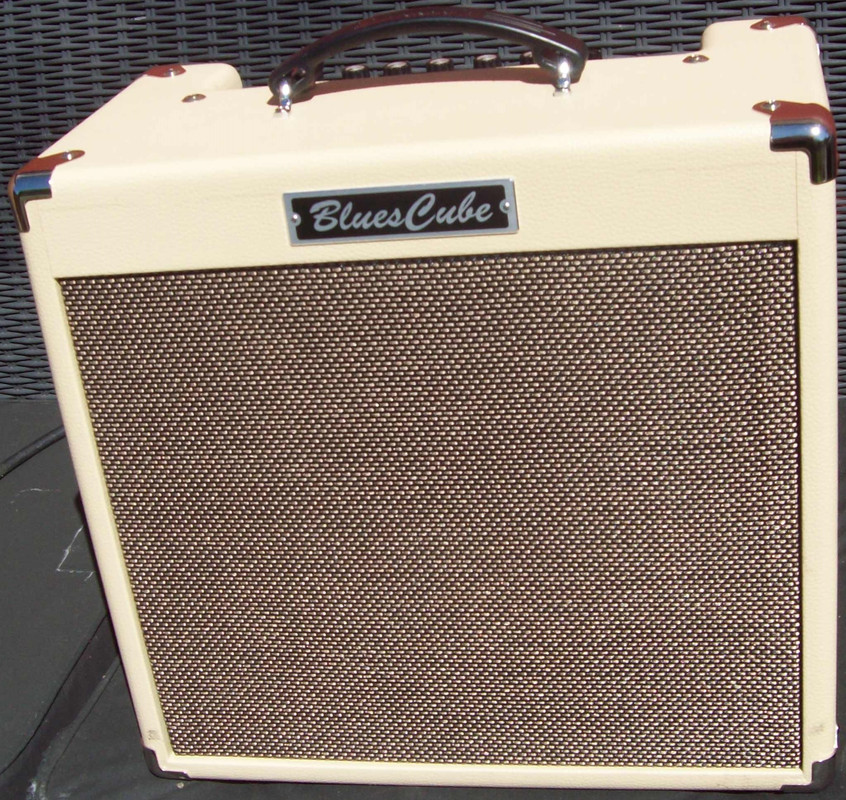 NAD: ROLAND BLUES CUBE HOT - theFretBoard
