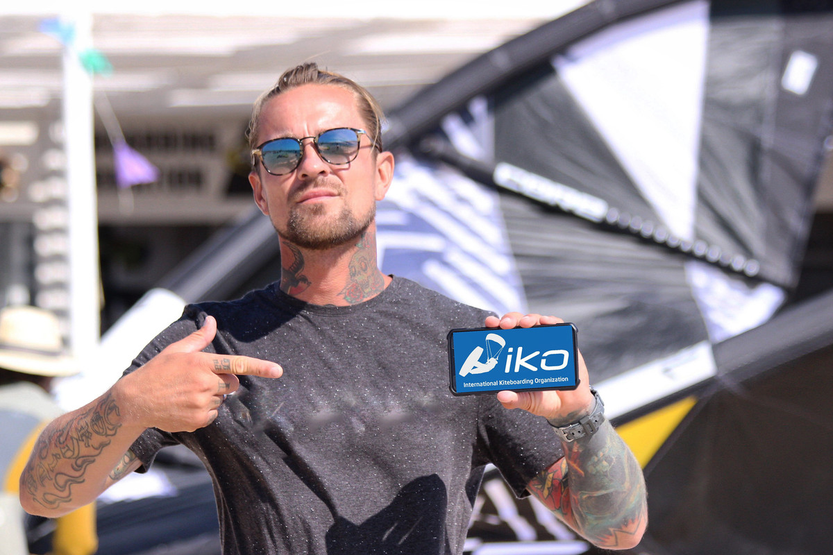 8ED8478B-430F-4FE0-97DA-245739E84D75