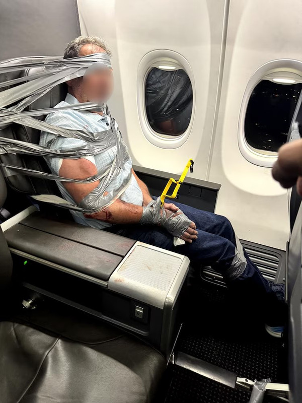 american-airlines-passenger