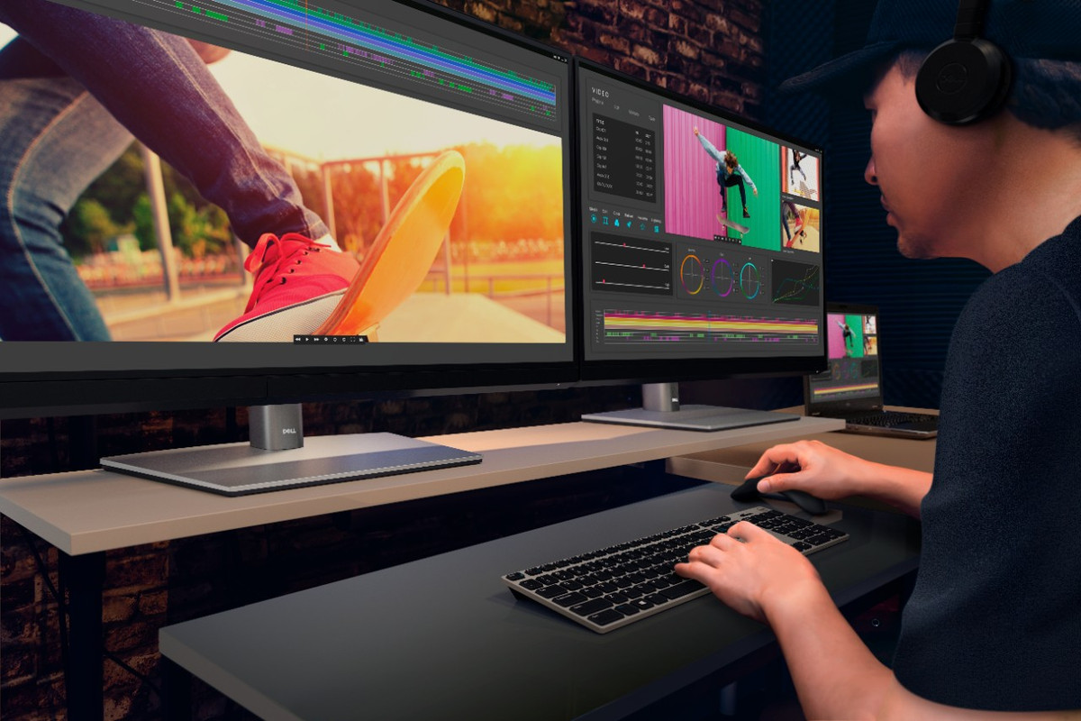 Dell-UP3221-Q-Dual-Monitor-Setup.jpg
